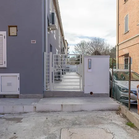 Guesthost - Casa Gemma Comfortable Appartement